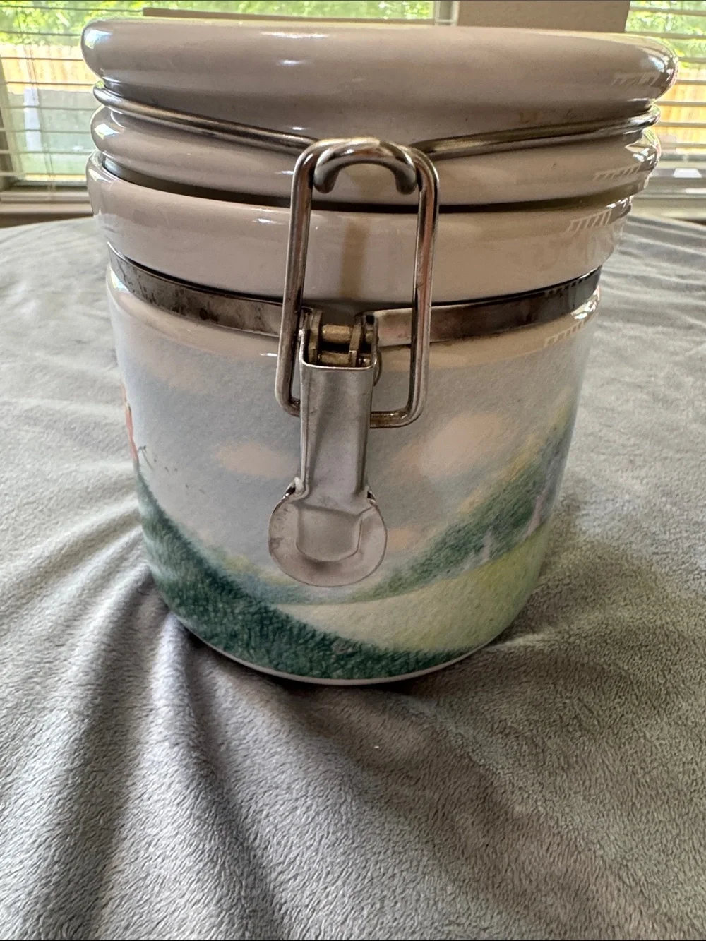 DISNEY WINNIE the POOH Canister Jar Metal Clasp Closure 6.5”x 5” Kitchen Storage